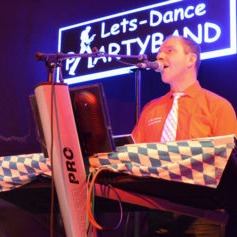 Alleinunterhalter, one-man-band